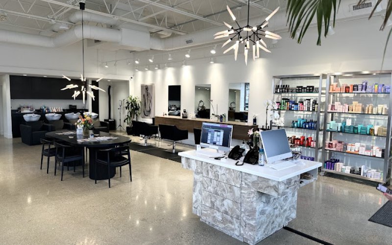 Salon Seventeen - Ann Arbor