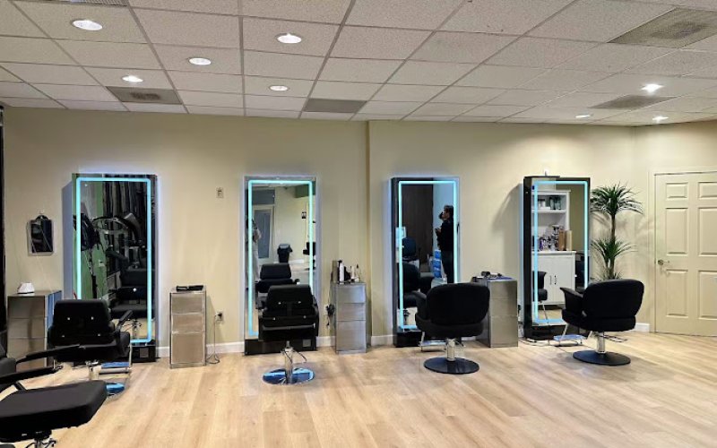 LUX BEAUTY SALON