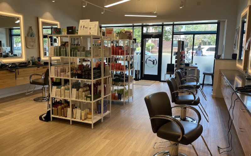 Revela Salon