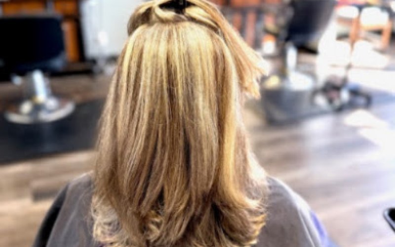 Entourage Salon