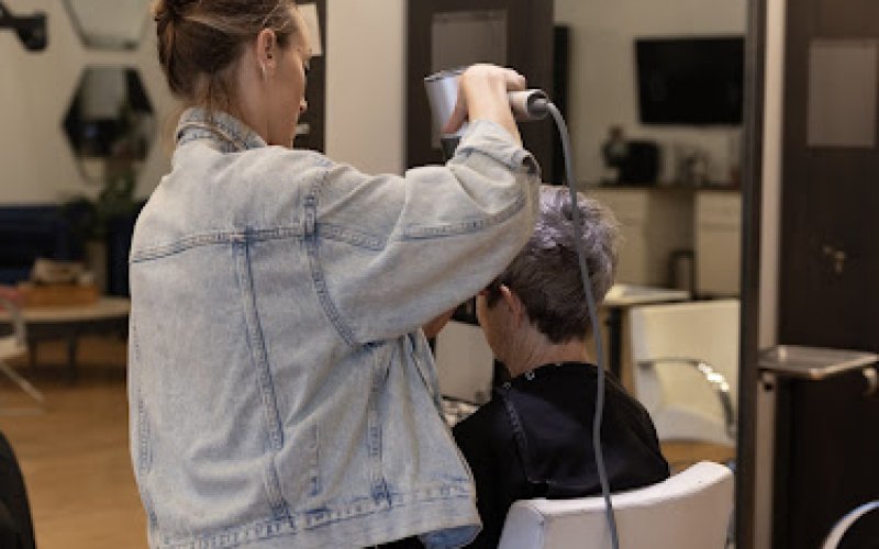 Jayden Presleigh, The Salon