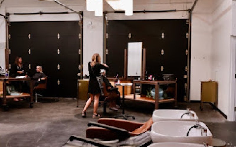 Laina Salon