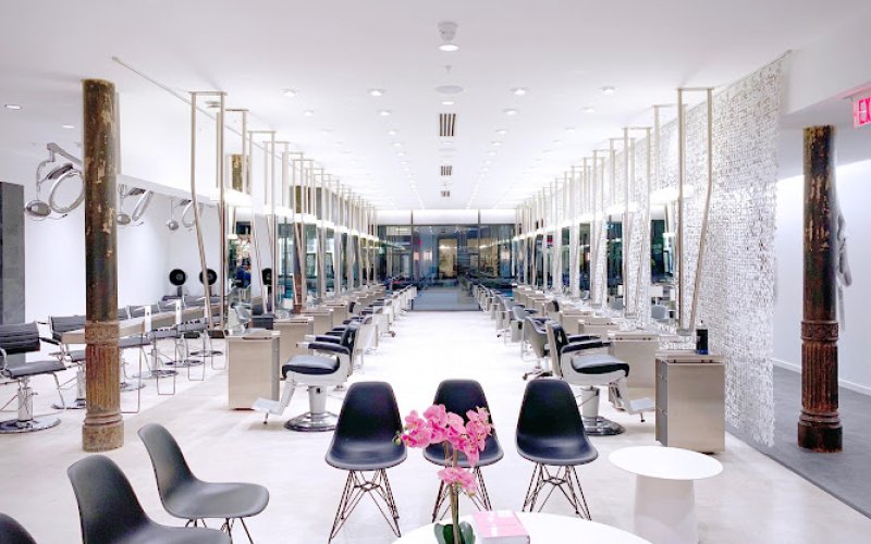 6 Salon — Beauty salon in Detroit