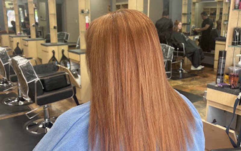 Leslie's Hair Salon