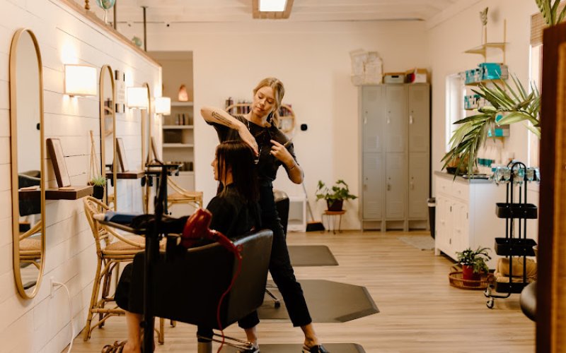 Hum Salon — Hair salon in Fort Smith