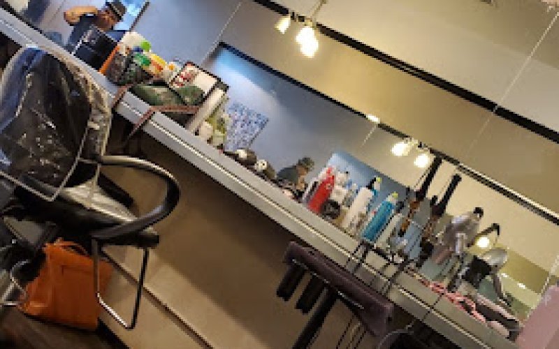 Diva's Hair Salon — Beauty salon in Fresno