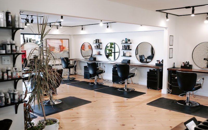 Red Beauty Lounge — Hair salon in Little Rock
