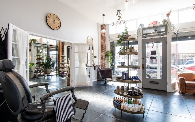 𝖳𝗁𝖾 𝖧𝖠𝖨𝖱 PARLOR on 8th — Beauty salon in Los Angeles