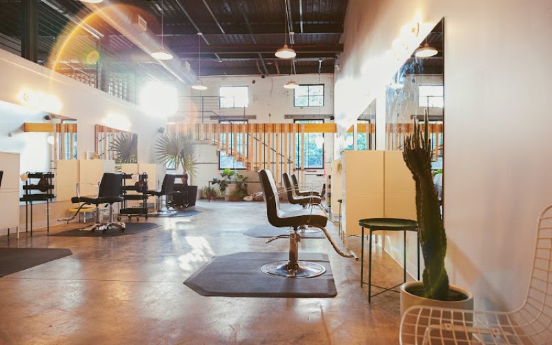 Holiday Salon & Bathhouse — Hair salon in Nashville