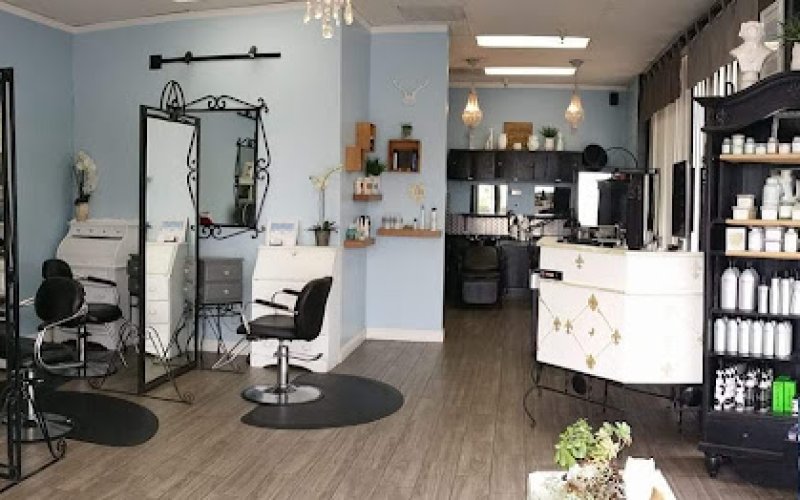 Fabiola's Le Salon