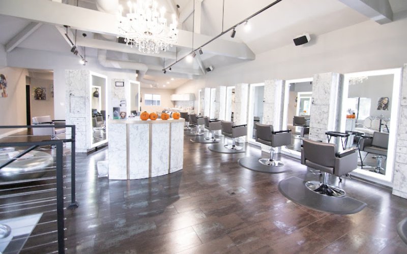 Maison Noire Salon & Spa