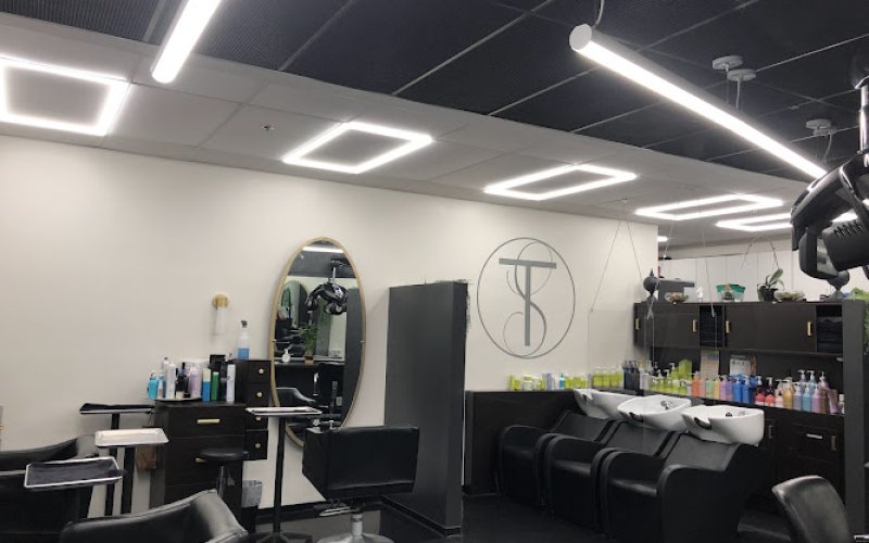 Tangles Salon