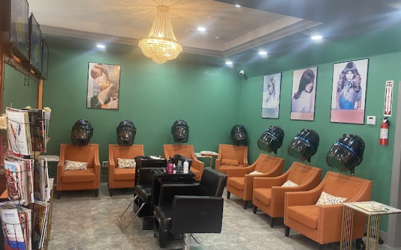 Elegante Beauty Center Unisex — Hair salon in Portsmouth