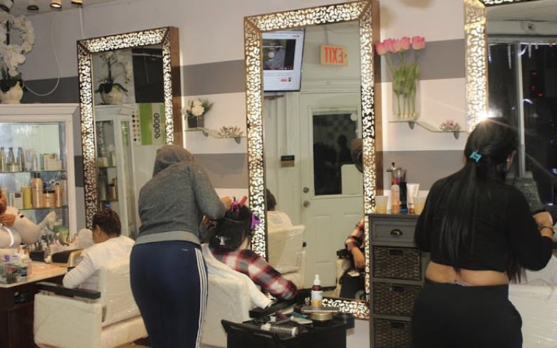 Royal Salon — Hair salon in Stamford