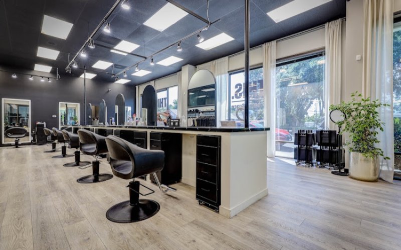 THIS. Creative Space (SALON)