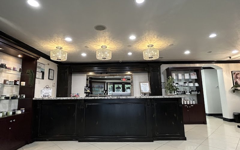 The Salon Avenue