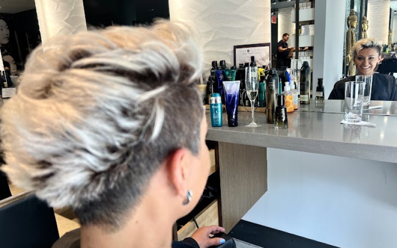 Kiss Salon — Hair salon in Washington