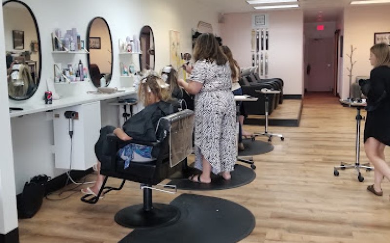 She Loves Hair Salon